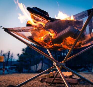 portable folding campfire stand